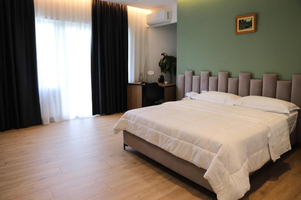 Hotel Blini Shkoder Bagian luar foto