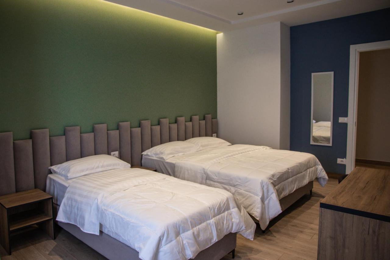 Hotel Blini Shkoder Bagian luar foto