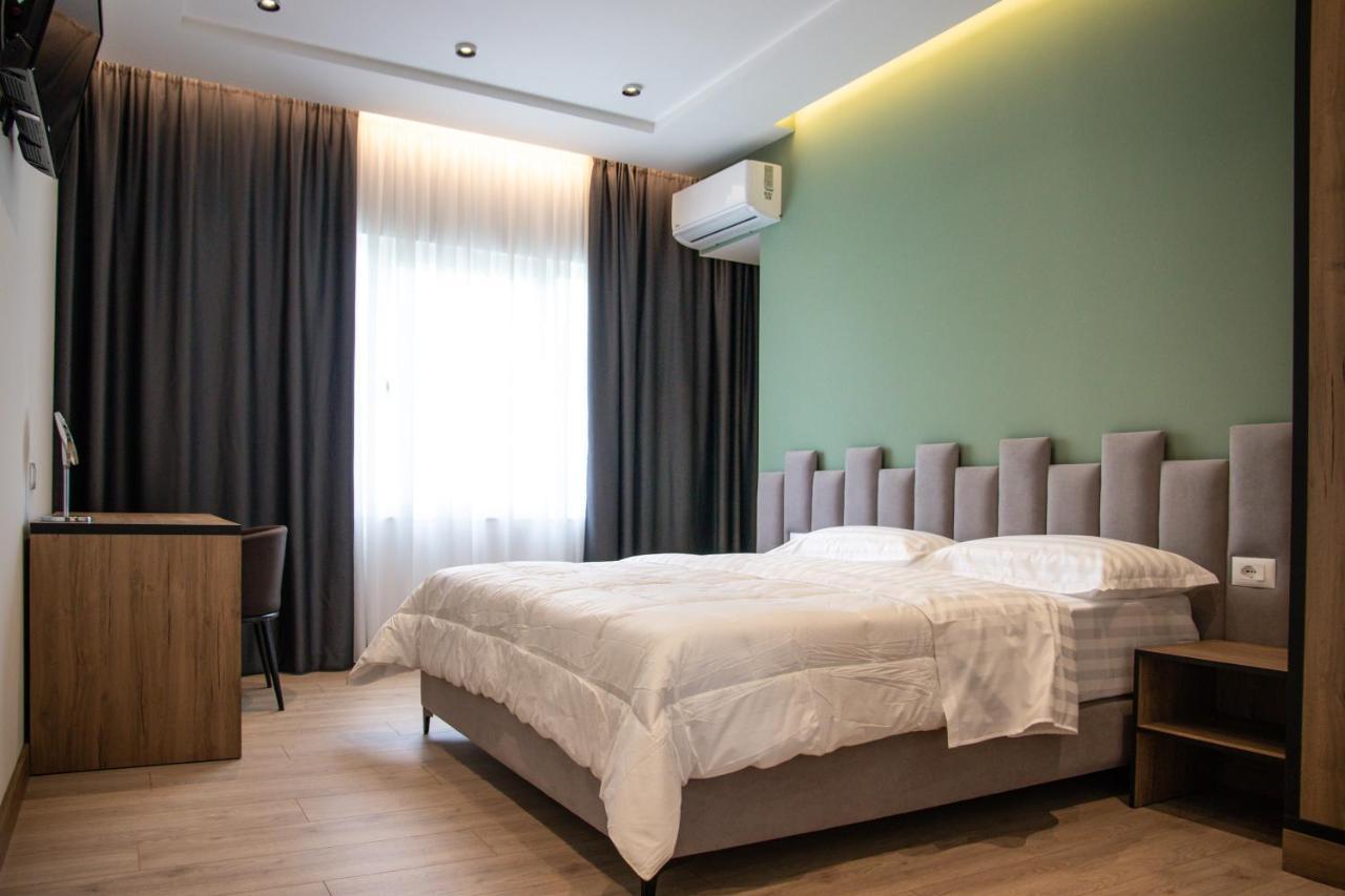 Hotel Blini Shkoder Bagian luar foto