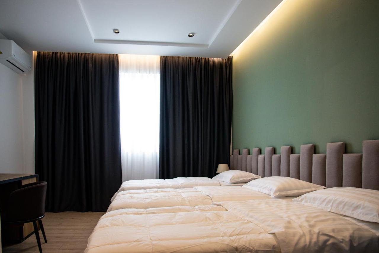 Hotel Blini Shkoder Bagian luar foto