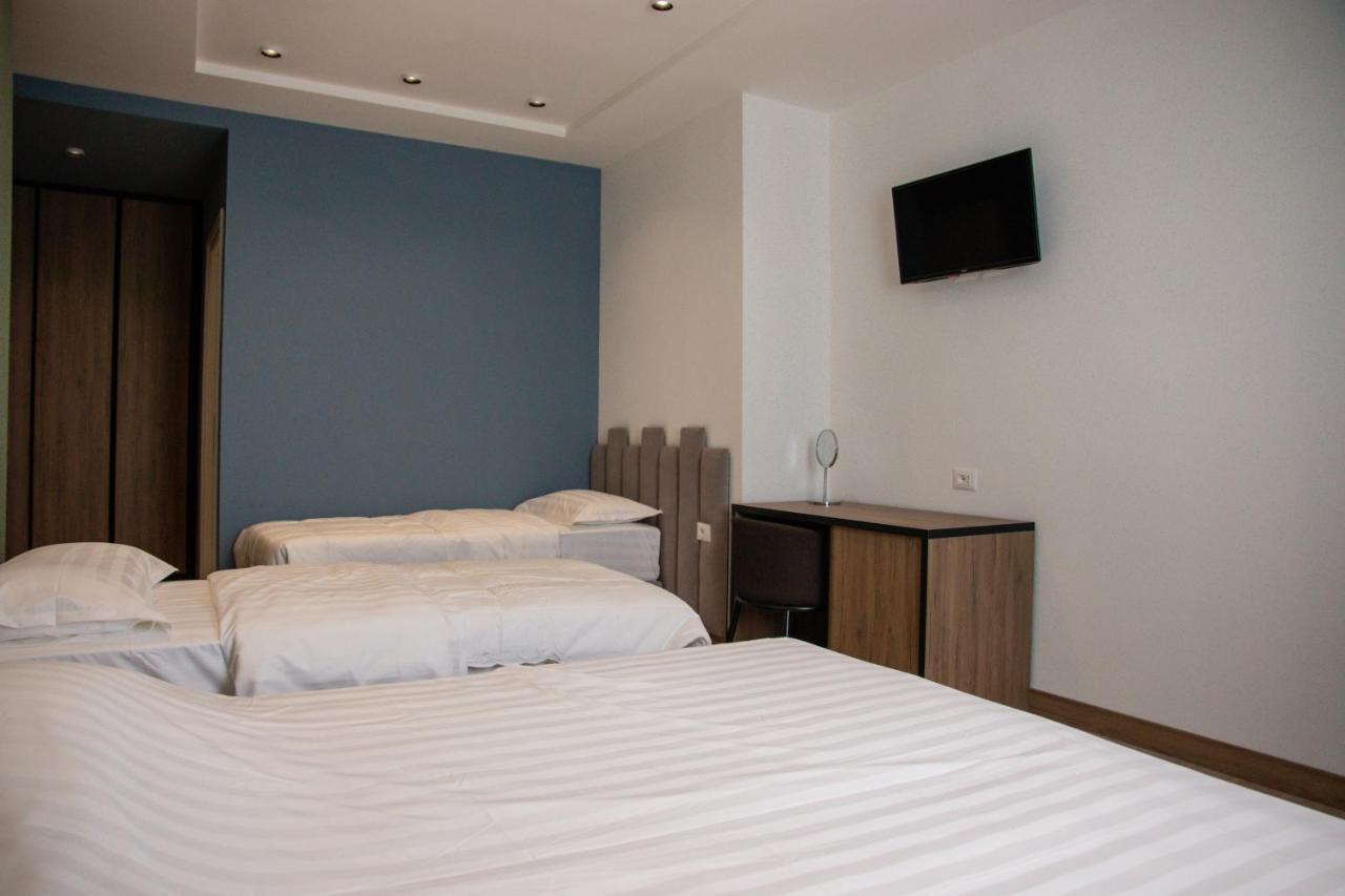 Hotel Blini Shkoder Bagian luar foto