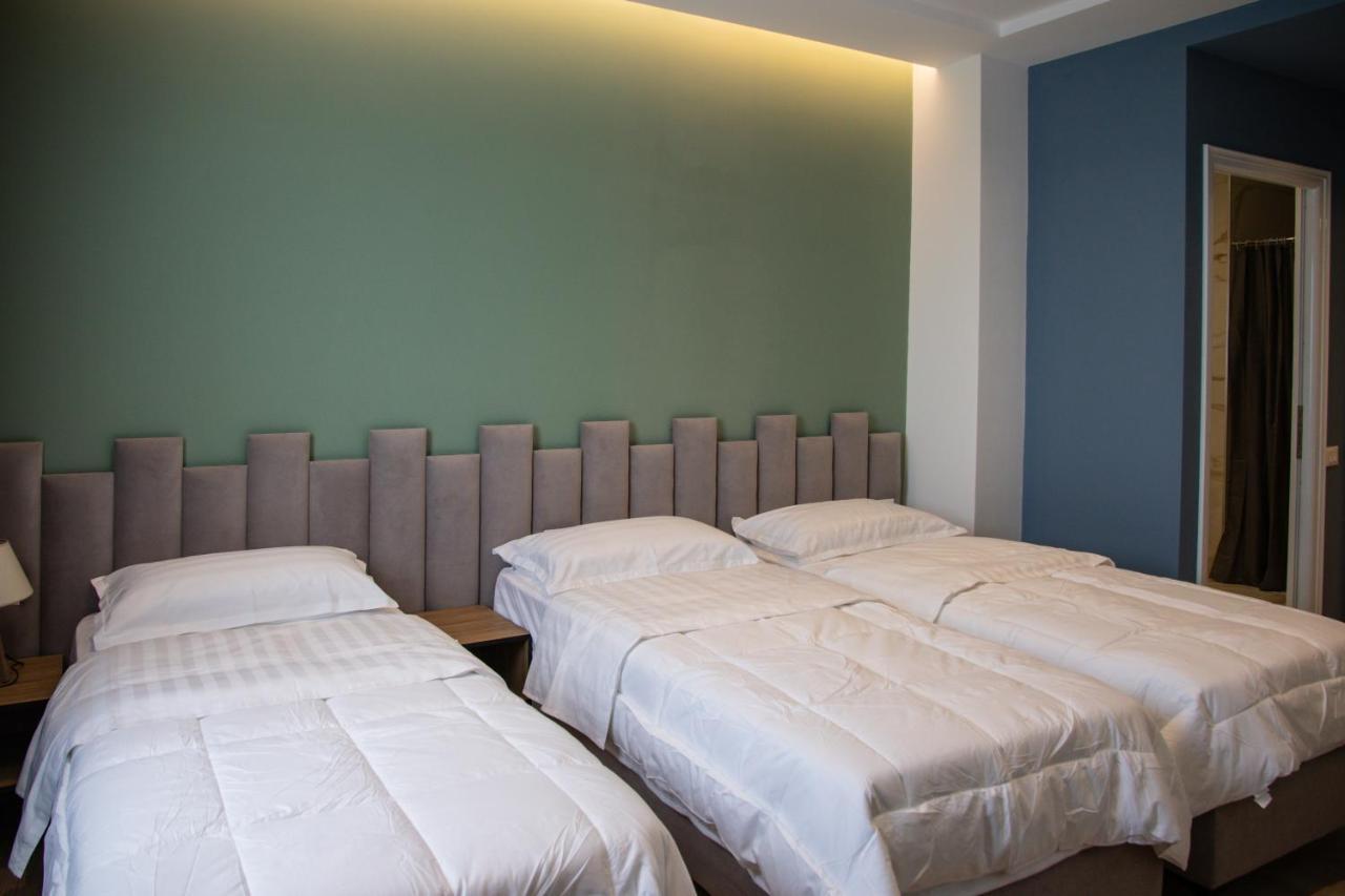 Hotel Blini Shkoder Bagian luar foto