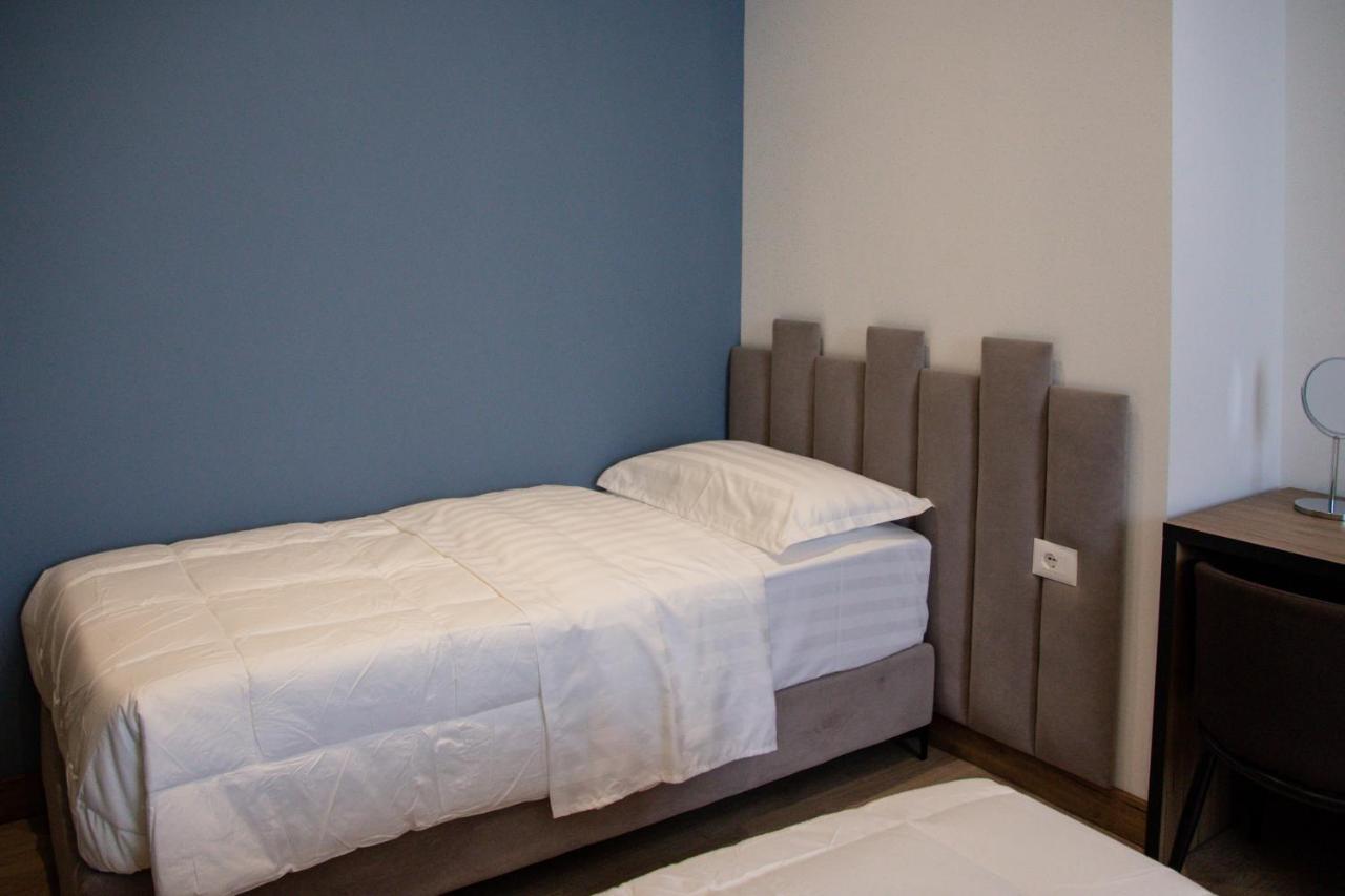 Hotel Blini Shkoder Bagian luar foto