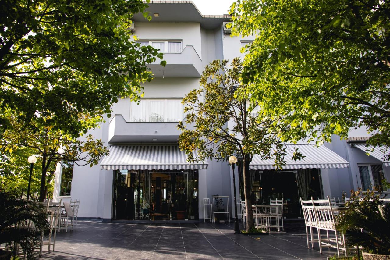 Hotel Blini Shkoder Bagian luar foto
