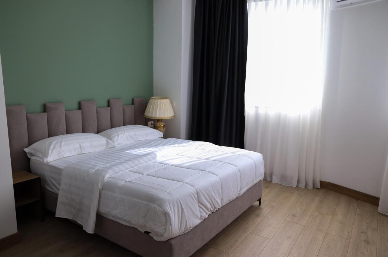 Hotel Blini Shkoder Bagian luar foto
