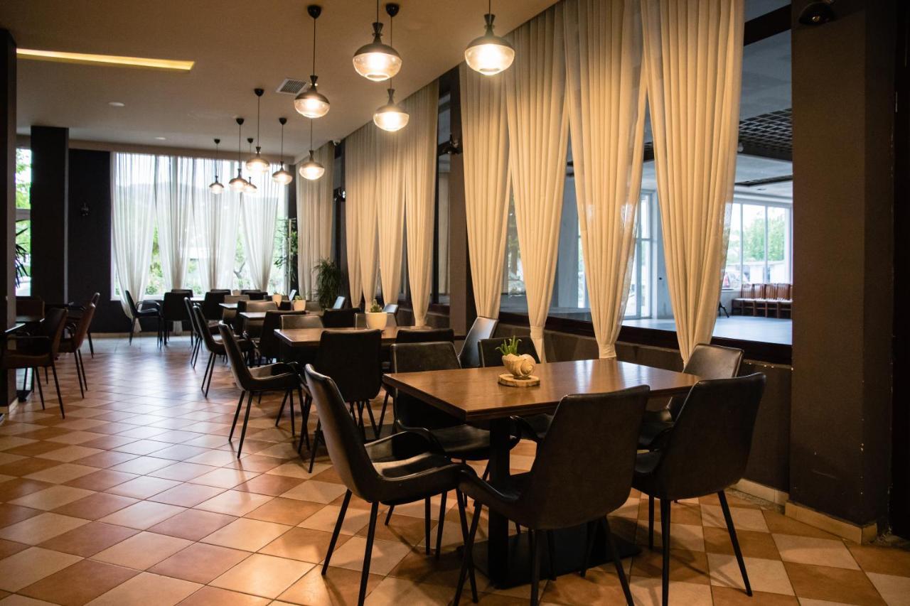 Hotel Blini Shkoder Bagian luar foto