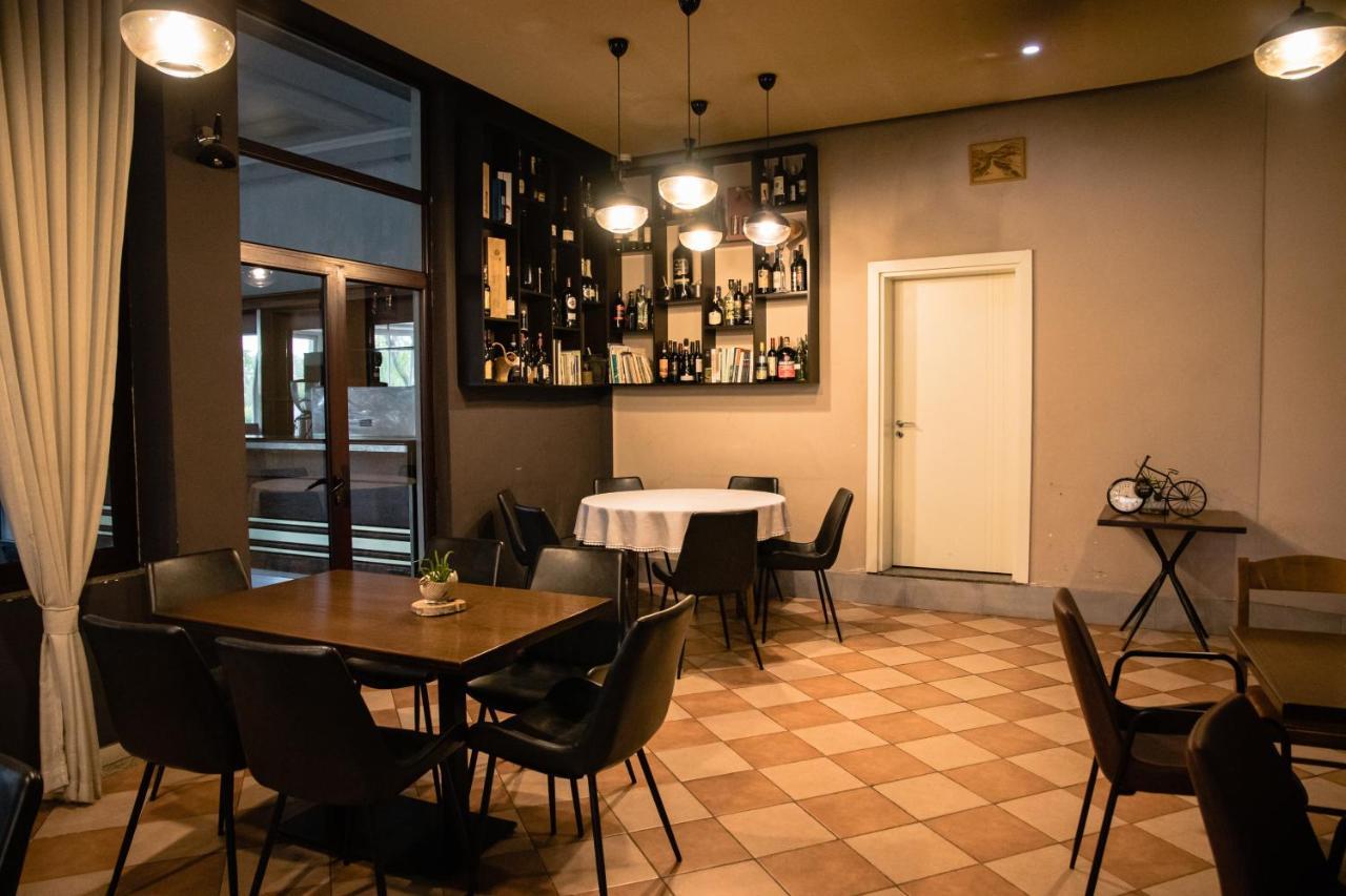 Hotel Blini Shkoder Bagian luar foto