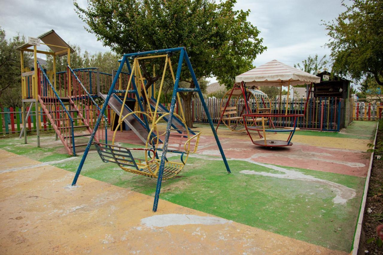 Hotel Blini Shkoder Bagian luar foto