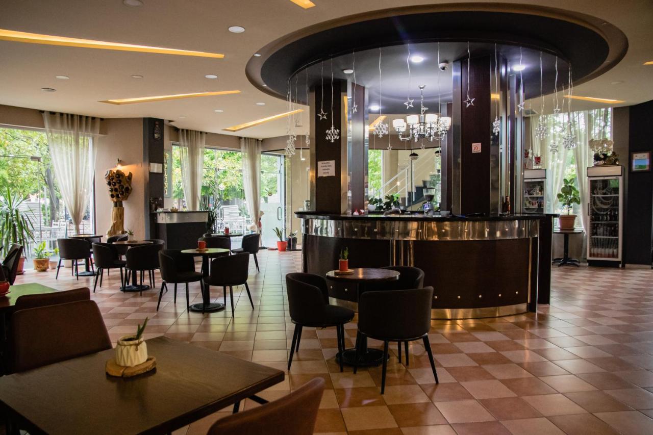 Hotel Blini Shkoder Bagian luar foto