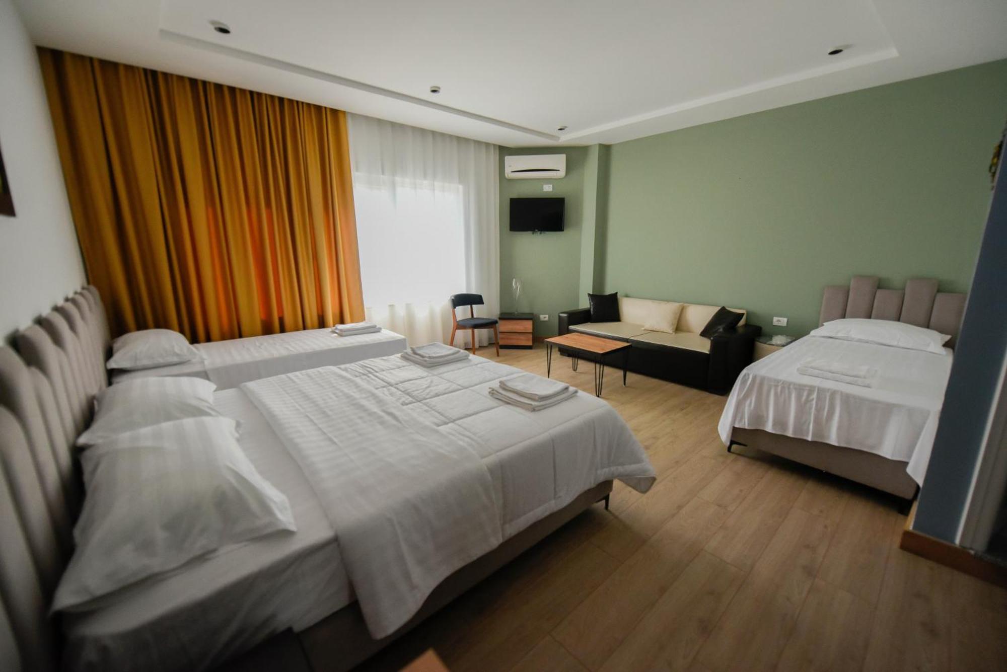 Hotel Blini Shkoder Bagian luar foto