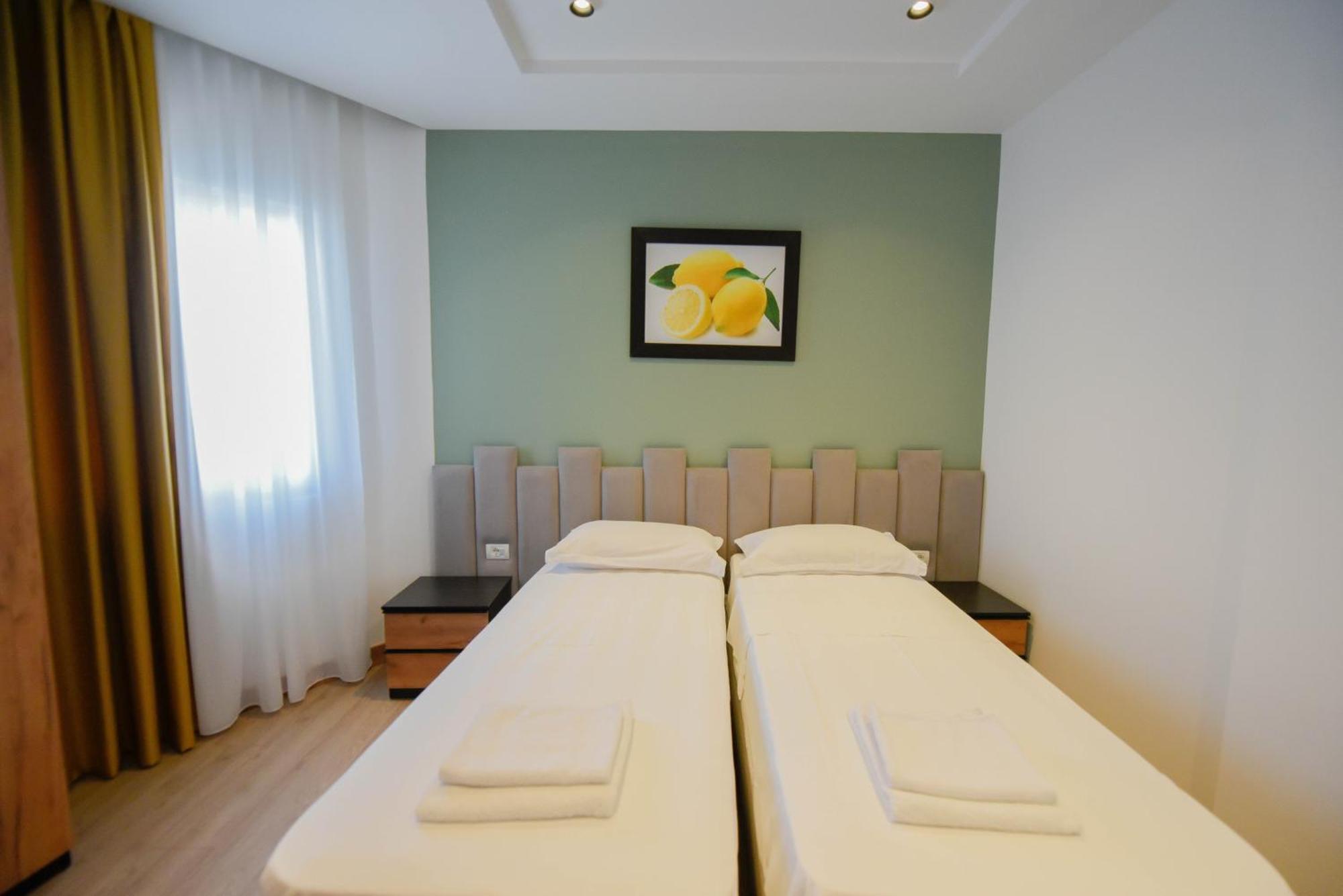 Hotel Blini Shkoder Bagian luar foto