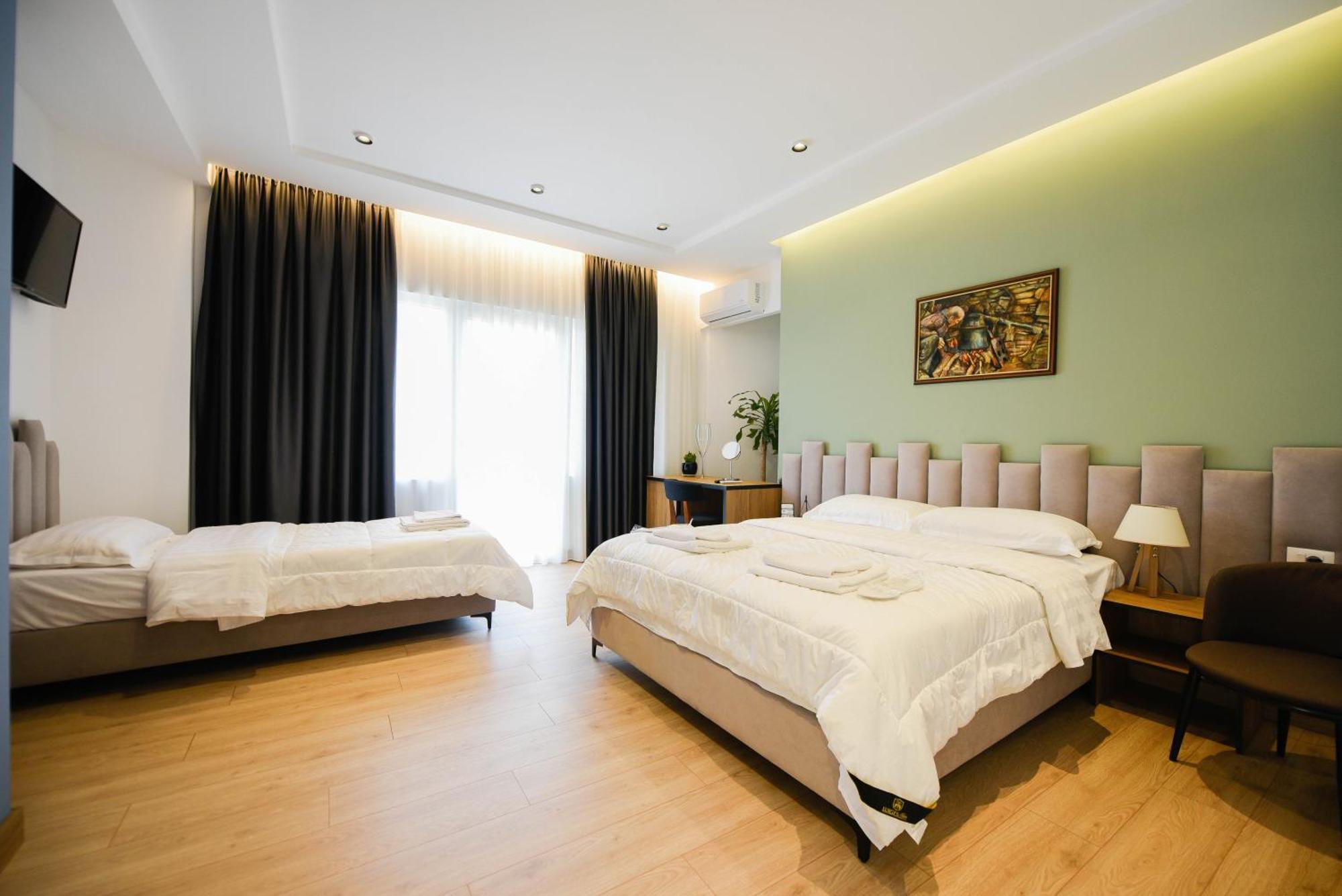 Hotel Blini Shkoder Bagian luar foto