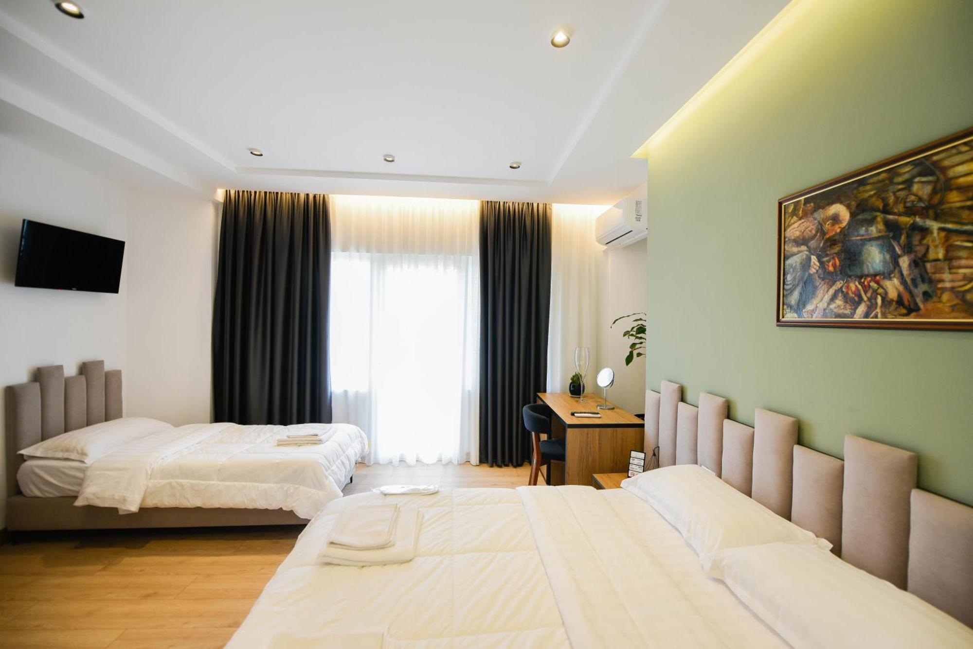 Hotel Blini Shkoder Bagian luar foto