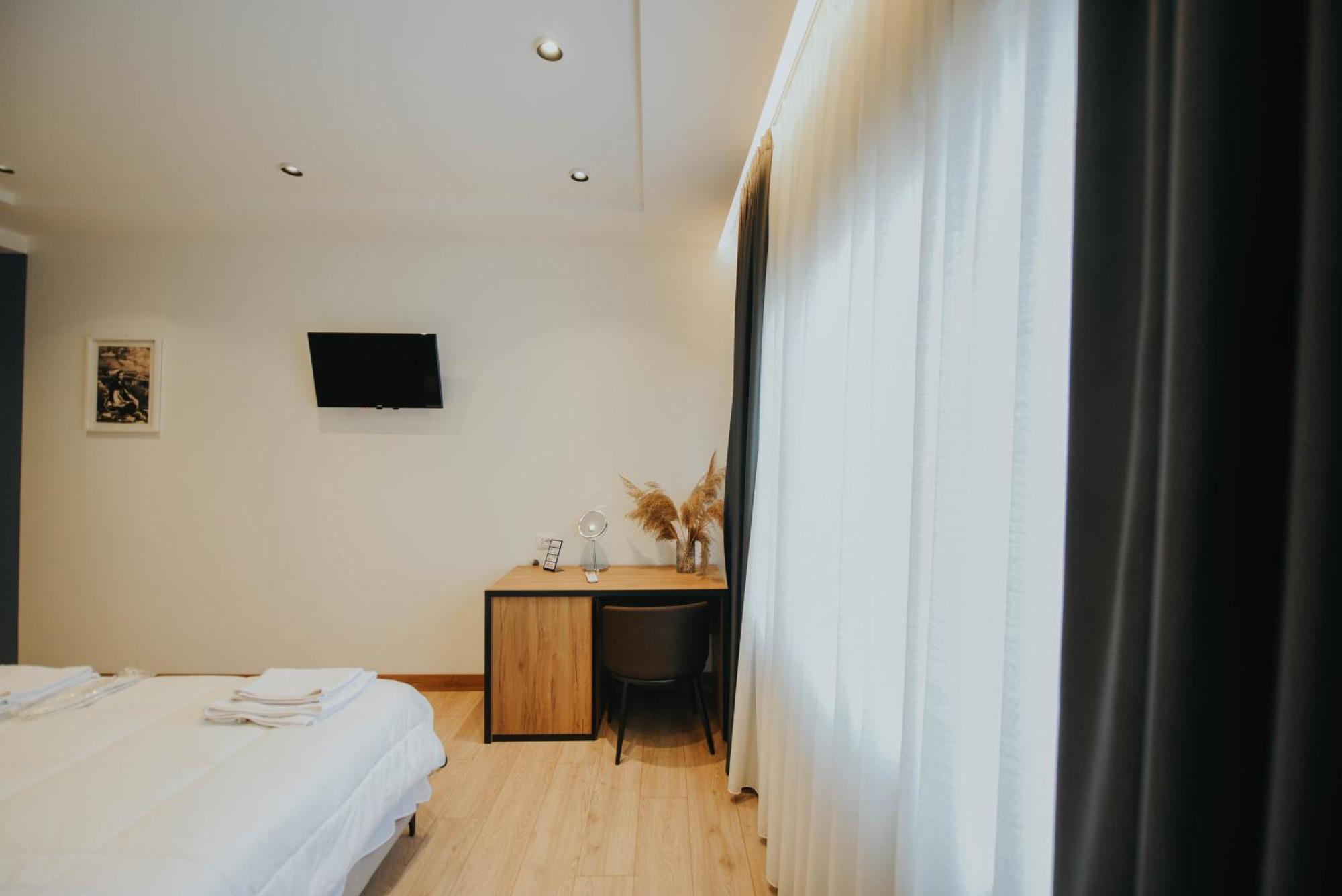 Hotel Blini Shkoder Bagian luar foto