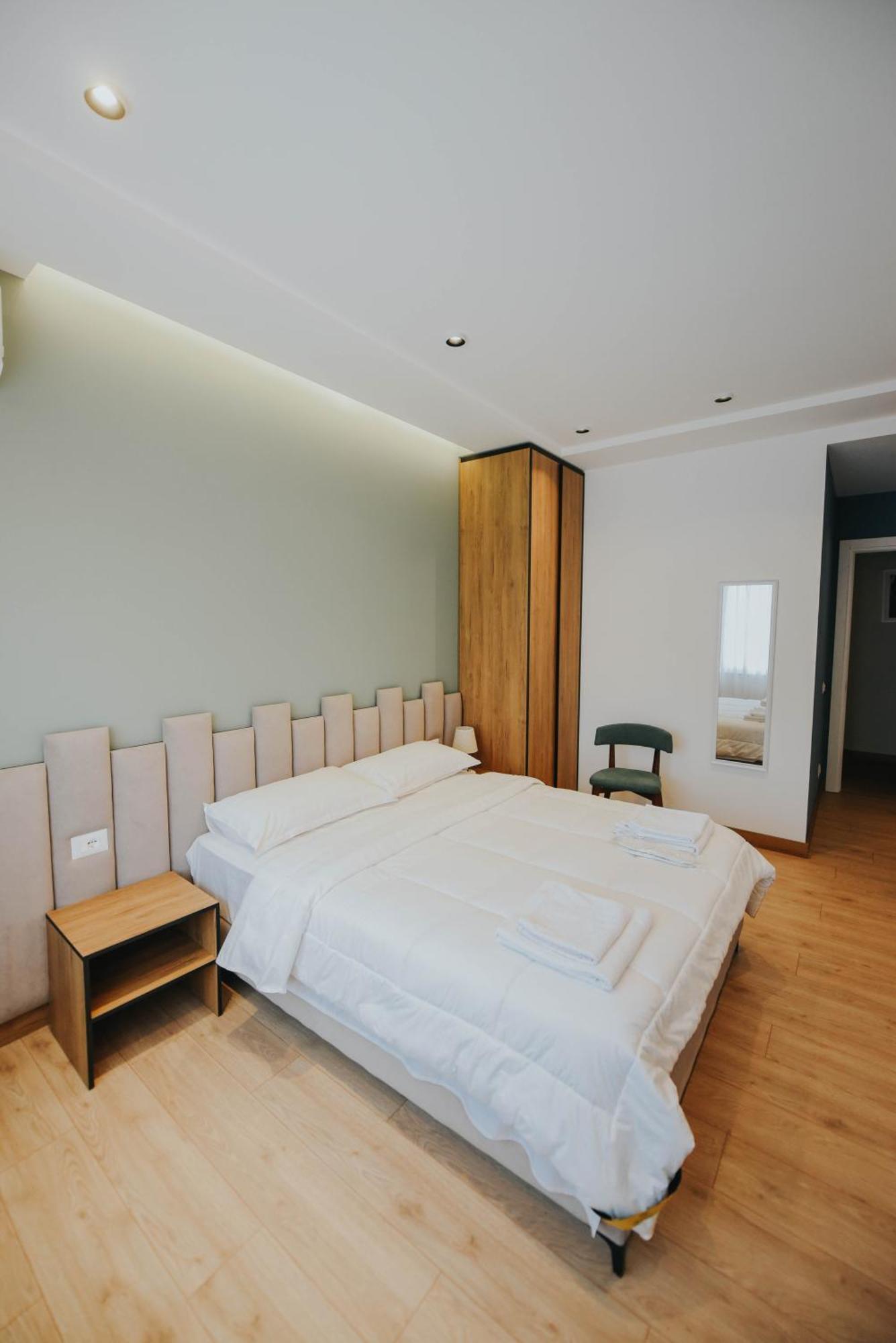 Hotel Blini Shkoder Bagian luar foto