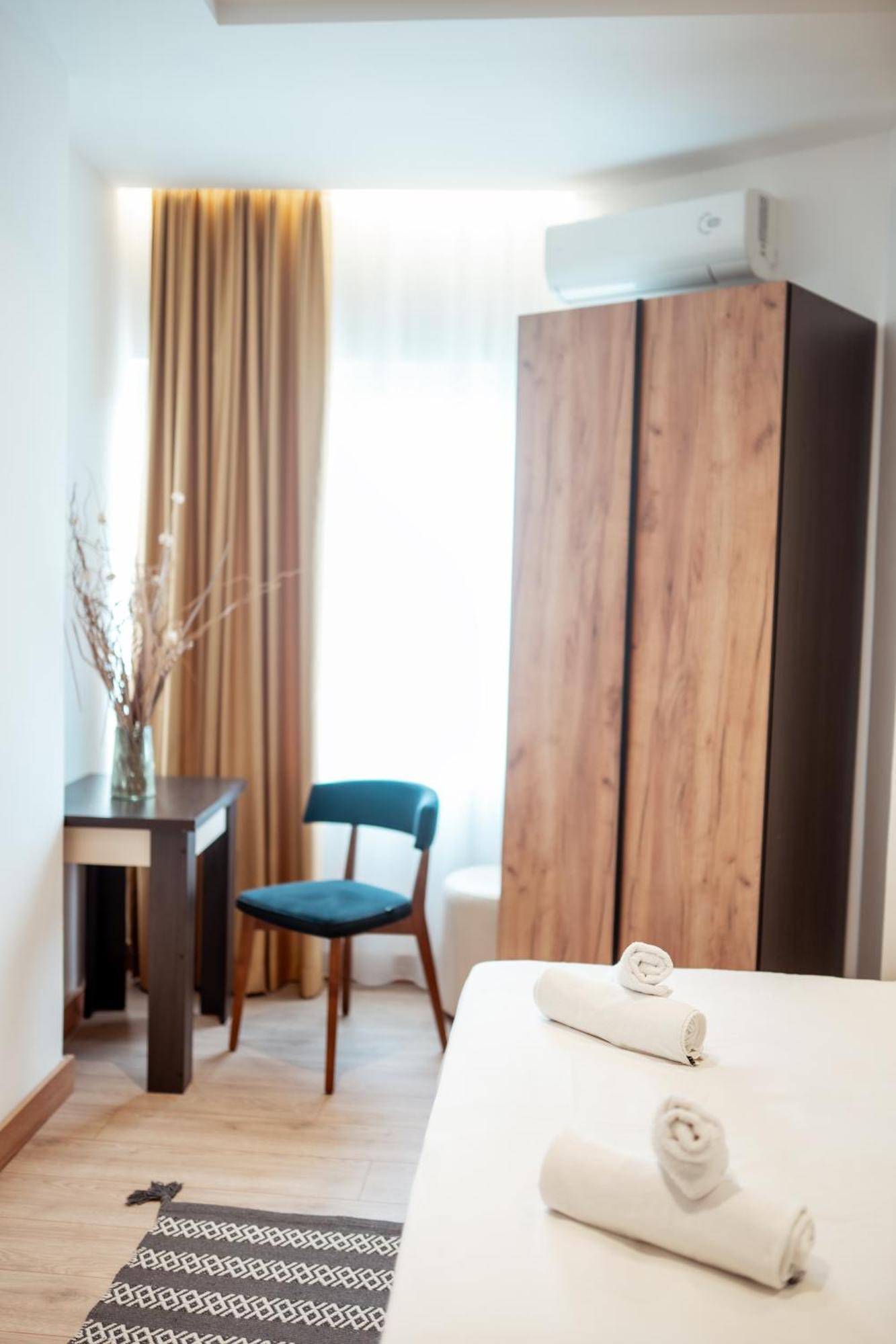 Hotel Blini Shkoder Bagian luar foto