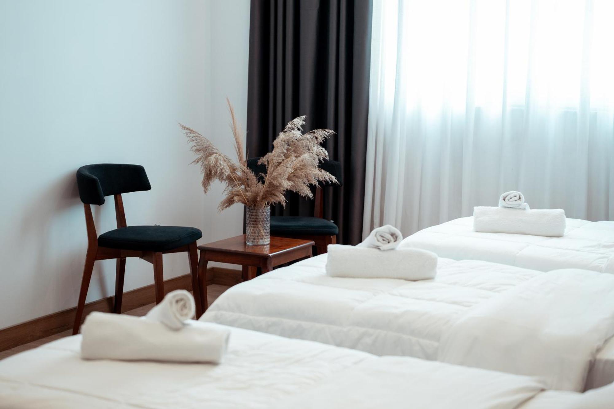 Hotel Blini Shkoder Bagian luar foto