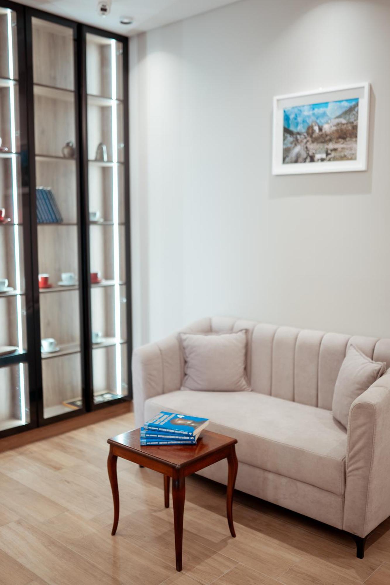 Hotel Blini Shkoder Bagian luar foto