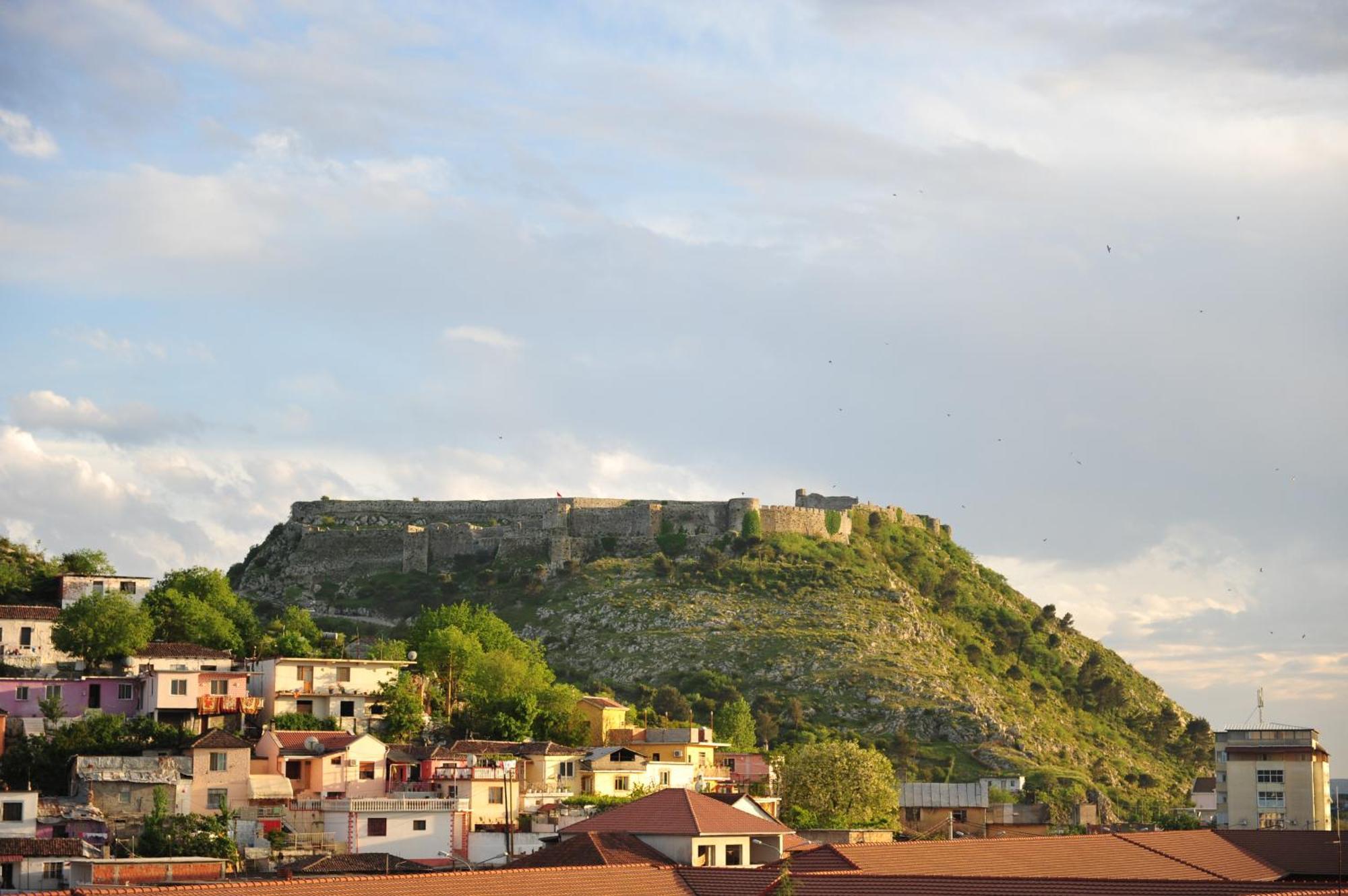 Hotel Blini Shkoder Bagian luar foto